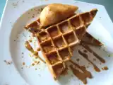 Recette Poire vedette : gaufre à la farine de châtaigne, poire aux épices ..