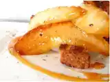 Recette Poires poêlées à la cannelle, mouillettes briochées et cordon de caramel
