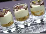 Recette Verrine pistache et fruits de la passion, sauce chocolat