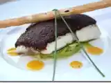 Recette Filet de bar en croûte de cacao, etuvée de poireau à l?orange et beurre d?agrumes