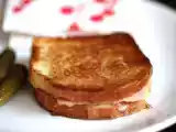 Recette Sandwich grillé au jambon et au cheddar