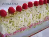 Recette Bûche de noël: dacquoise pistache/mousse chocolat blanc et mousse framboises