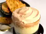 Recette Crème au chocolat blanc, chantilly à l'orange sanguine et biscotte aux pignons