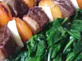 Recette Brochettes de magret de canard, épinards au beurre