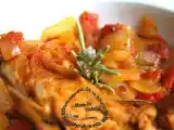 Recette Poulet en cocotte au vin blanc, tomates et oignons aux fines her