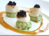 Recette Saint-jacques, guacamole et oeufs de poisson au beurre d'agrumes