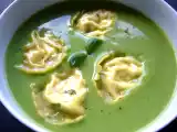 Recette Soupe de petits pois et courgettes aux raviolis de ricotta