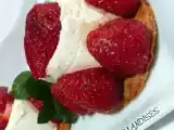 Recette Mousse de petit-suisse sur sablé breton et fraises au balsamique.