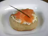 Recette Crumpets au fromage, saumon fumé, miel et ciboulette