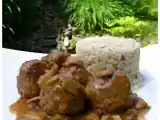 Recette Boulettes de boeuf à l'ail, sauce aux champignons, moutarde et vin