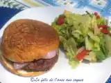 Recette Hamburgers au porc et au cheddar, sauce à la moutarde et au sirop d'érable