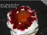 Recette Pavlova d'été aux abricots, framboises et chantilly à la lavande