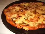 Recette Pizza au morbier, oignons, bacon & moutarde à l'ancienne