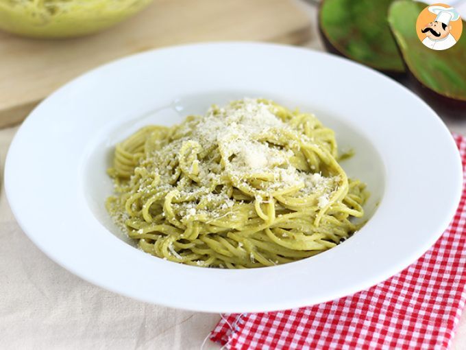 Pâtes spaghetti carbonara d'avocat