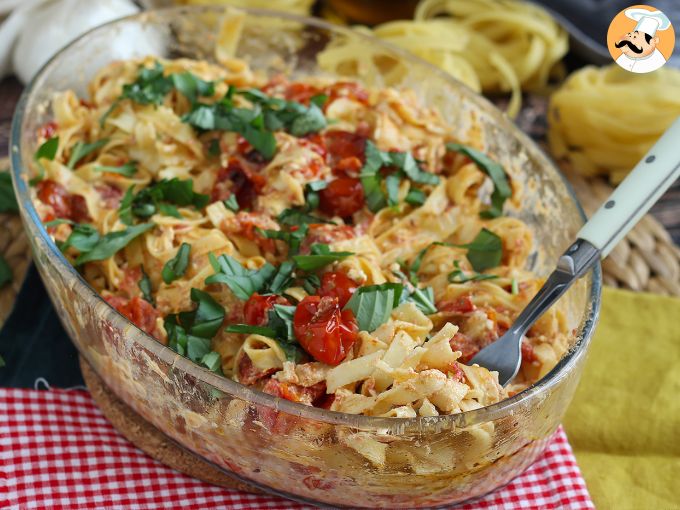 Pâtes à la feta tomates cerises au four - radis rose