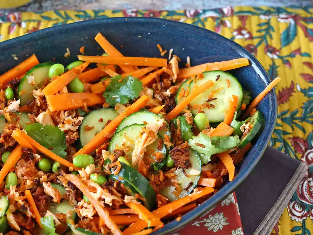 Recette Salade de riz crispy au saumon, croustillante et bien épicée!