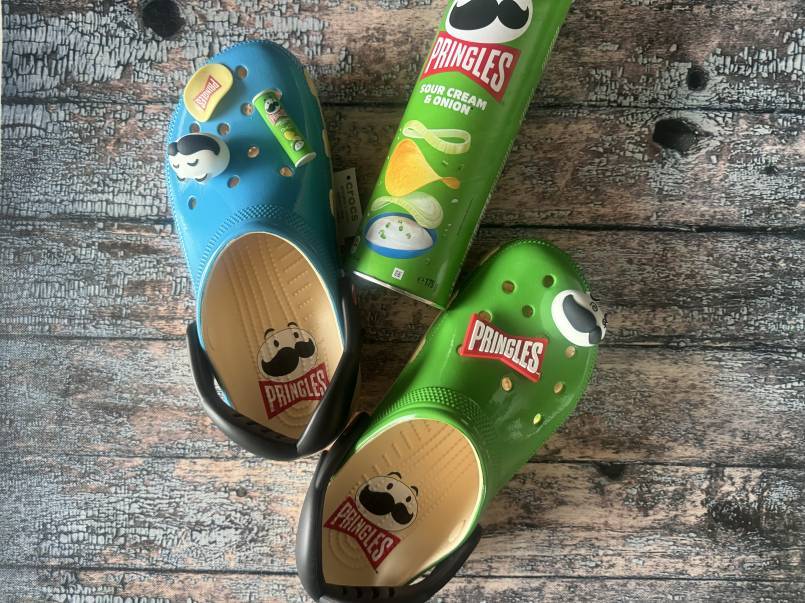 Pringles et Crocs, la collaboration inattendue!