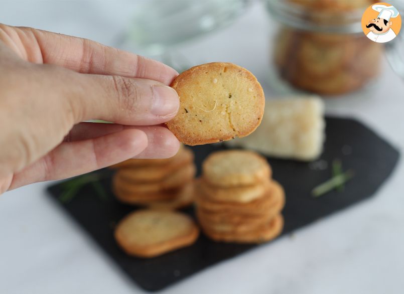 Biscuits Aperitif Au Parmesan Et Romarin Recette Ptitchef