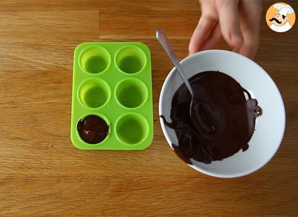 Sucettes pour chocolat chaud: chocolat noir + carambar - Recette