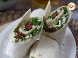 Etape 5 - Wrap végétarien au houmous, roquette, poivrons et feta