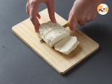 Etape 1 - Halloumi cuit à la poêle en version sucré salé au miel et romarin