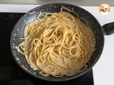 Etape 9 - Spaghetti cacio e pepe: 3 ingrédients pour une explosion de saveurs!