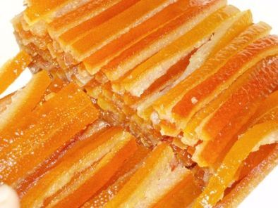 Aiguillettes d'écorce d'orange confite au sucre ou enrobées de chocolat -  Recette Ptitchef