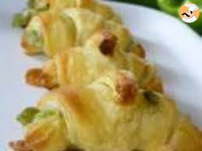 Apéritif, des idées d?amuse-bouche : mini-croissant chèvre et poivron vert