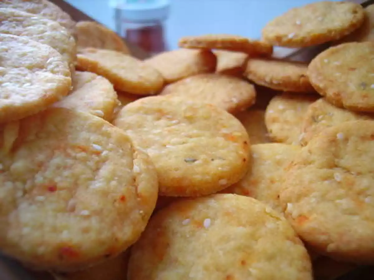 BISCUITS SABLÉS SALÉS À LA FARINE DE MAÏS, PARMESAN, PIMENT D'ESPELETTE ET SÉSAME - photo 4
