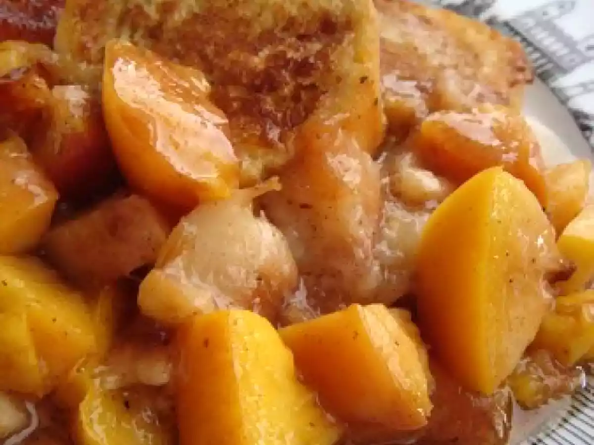 Brioche perdue au coulis de framboises et sa compotée de nectarines