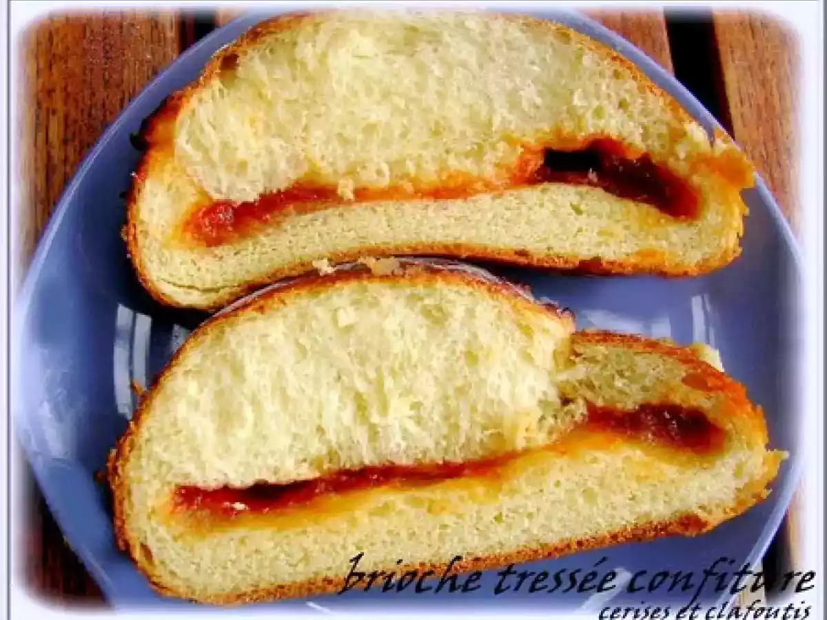 BRIOCHE TRESSEE FOURREE A LA CONFITURE