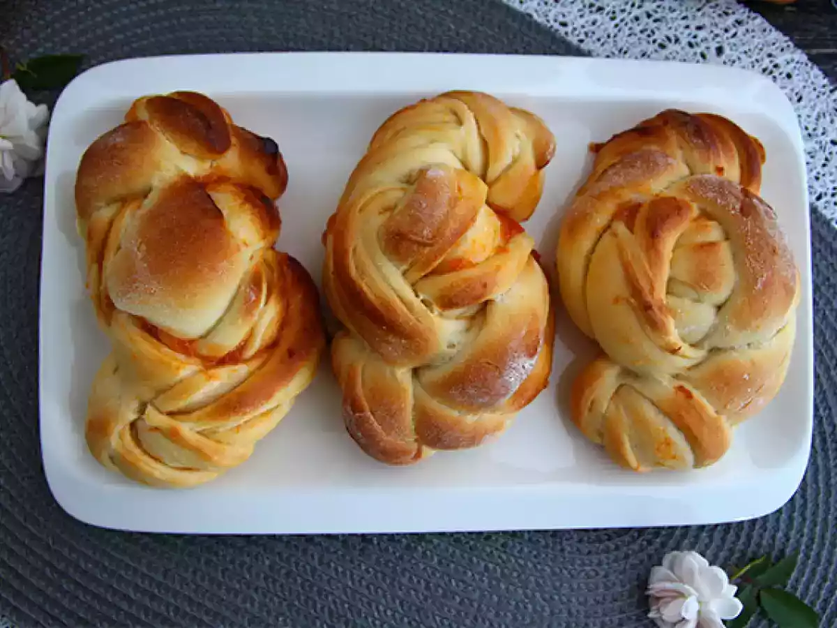 Brioches tressées à l'abricot