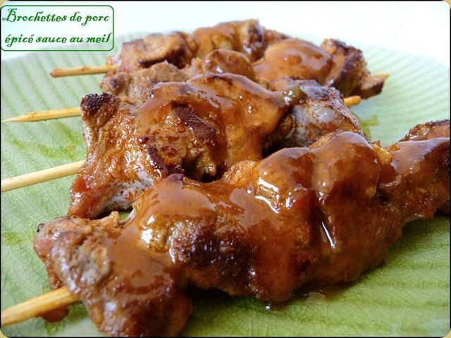 Brochettes de porc marinées : une recette facile pour un barbecue