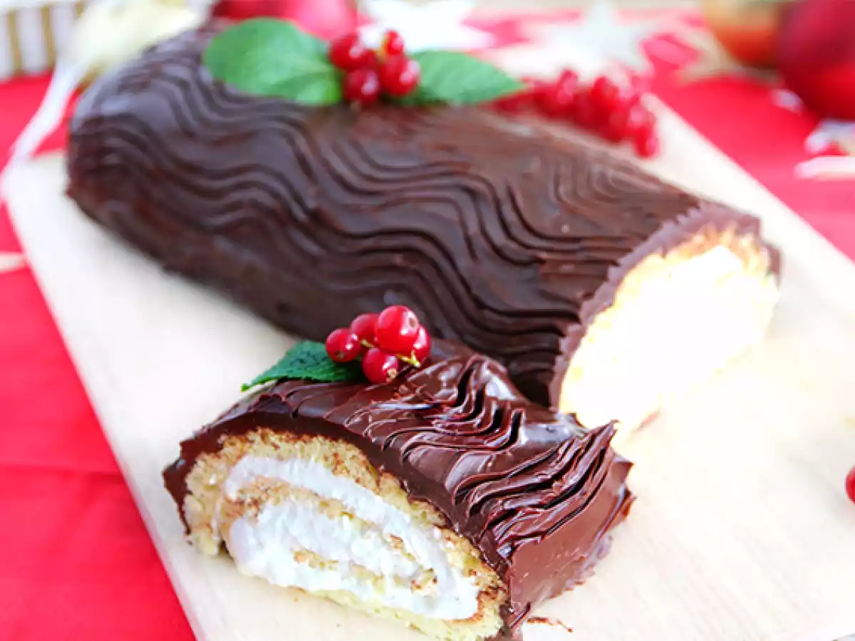 Bûche de Noël fourrée à la chantilly