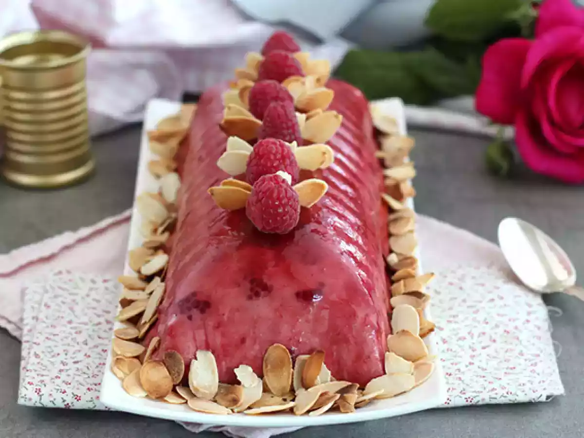 Bûche tiramisu aux framboises