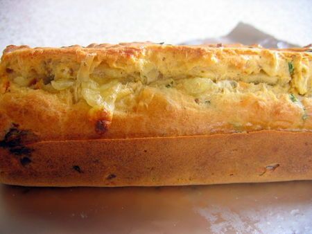 Premium Photo | Savoury loaf cake with dried tomatoes, mozzarella and  basil. selective focus.