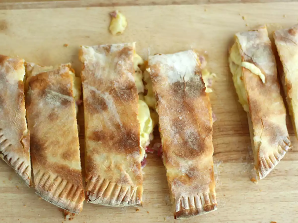 Chausson à la raclette, la calzone savoyarde - photo 2