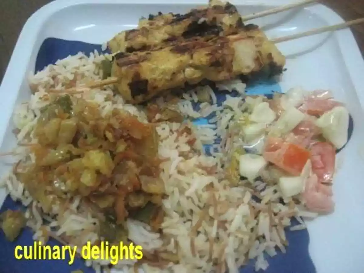 Chich-taouk et son riz a la vermicelle accompagne' de legumes sautes