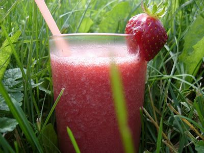 Eau pétillante aromatisée aux fraises et melon d'eau