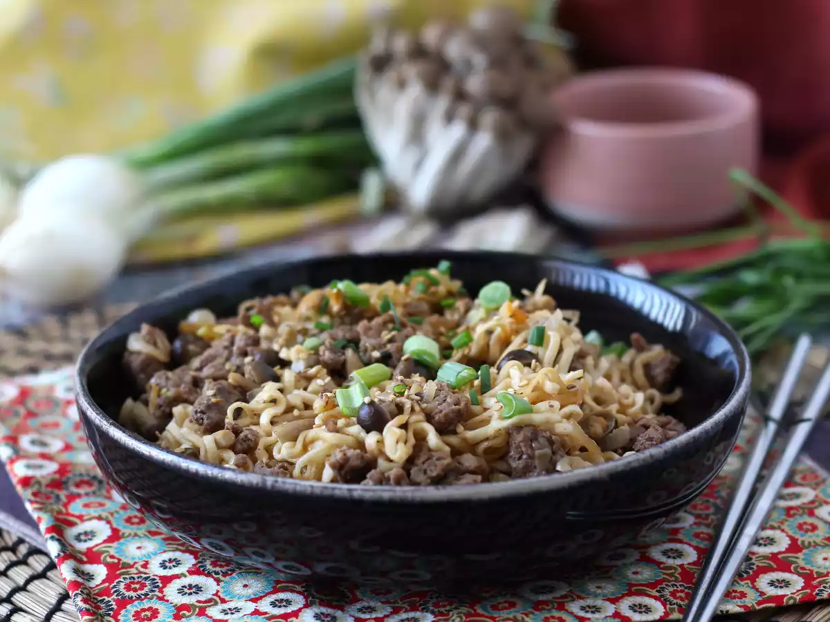 Comment cuisiner les nouilles instantanées? Recette rapide au bœuf et champignons! - photo 3