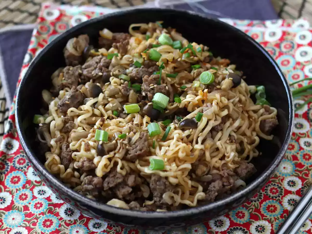 Comment cuisiner les nouilles instantanées? Recette rapide au bœuf et champignons! - photo 6