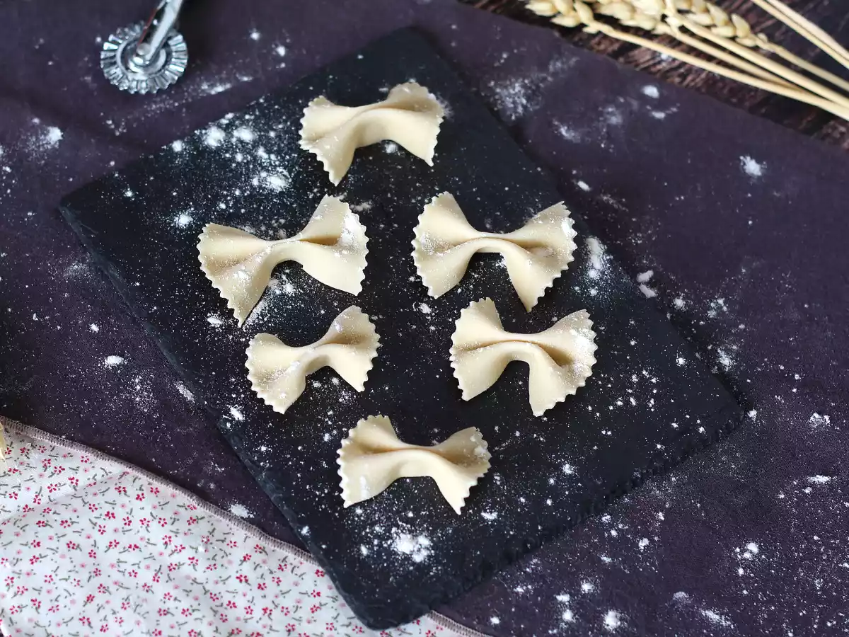 Comment faire des pâtes maison : les farfalle, petites pâtes en forme de papillon