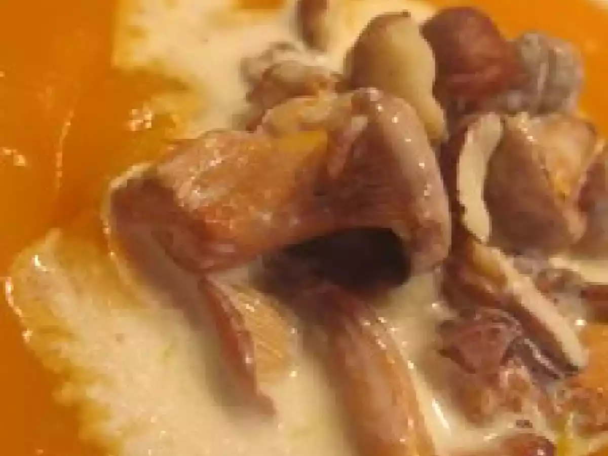 Crème de butternut aux girolles crémeuses!