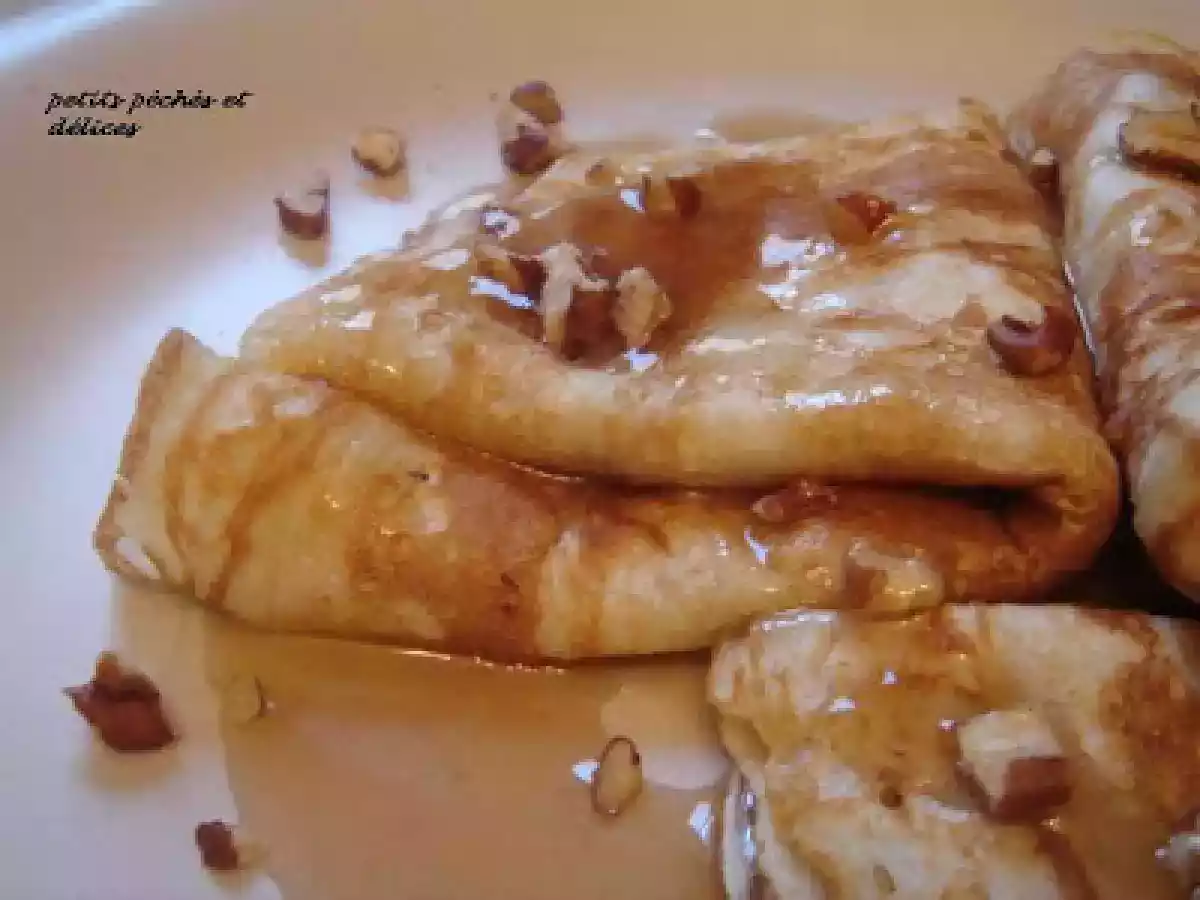 Crêpes au babeurre, sauce caramel à l'érable et aux pacanes