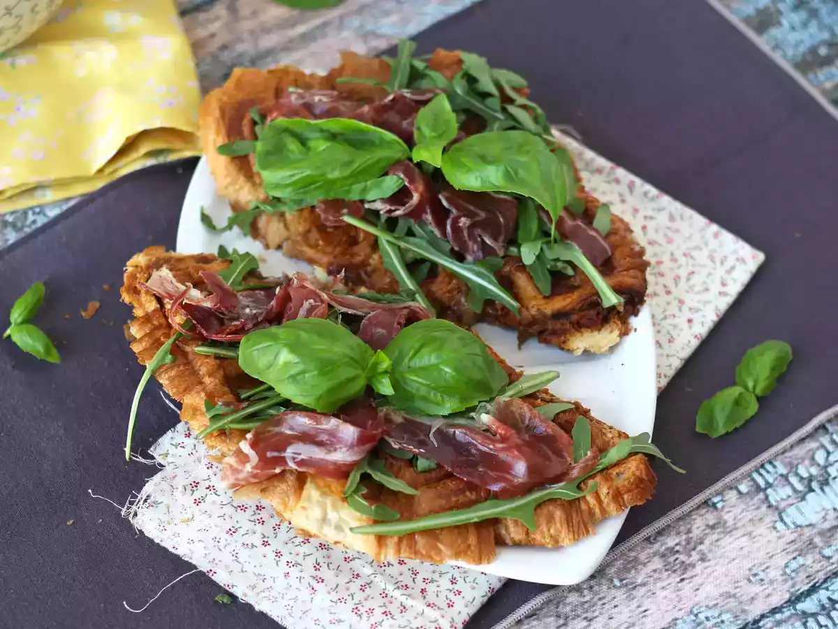 Croffle, le croissant gaufre garni de confiture de figues, fromage de chèvre et jambon! - photo 3
