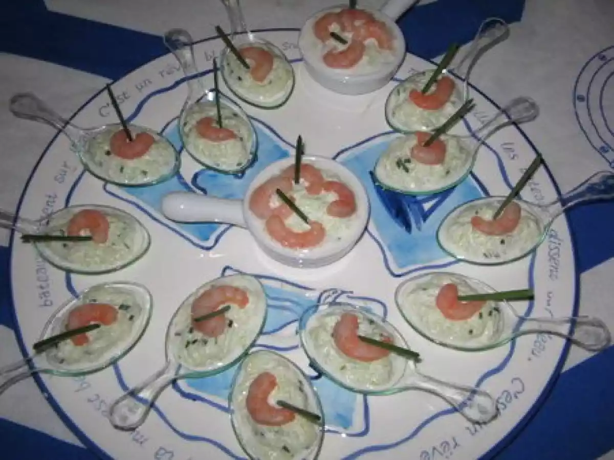 Cuillère de concombre a la ciboulette