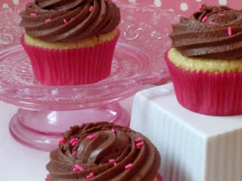 Cupcakes D Anniversaire A La Vanille Et Au Nutella Recette Ptitchef
