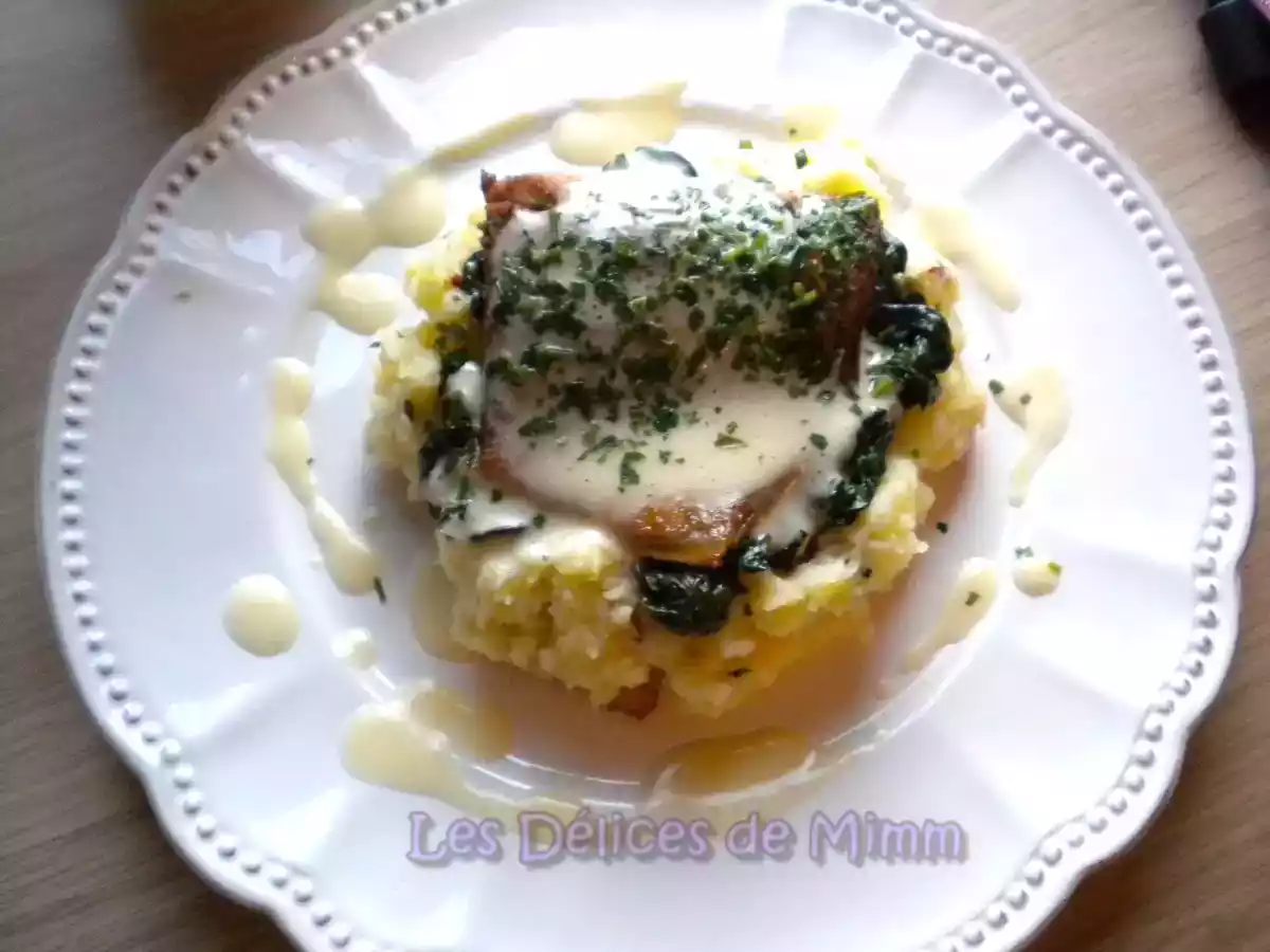 Filet de saumon, purée aux lardons, épinards et sauce sabayon