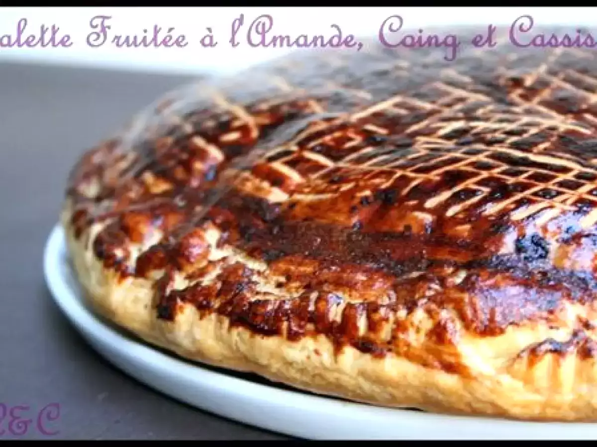 Galette des rois garnie à la crème d'amande, coing et cassis ... - photo 2