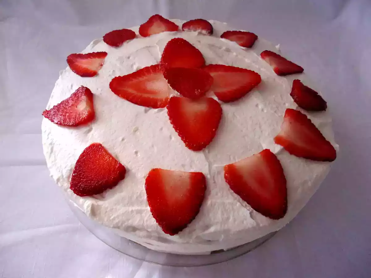 Gateau aux fraises et crème chantilly (sans beurre, sans sucre) - photo 3